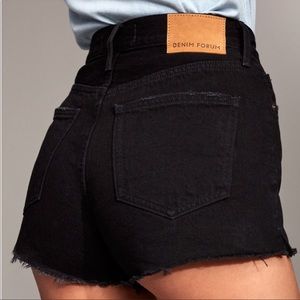 Aritzia x Denim Forum • yoko shorts black sz 25